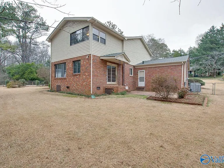 2700 Briarwood Dr SE — Photo 27