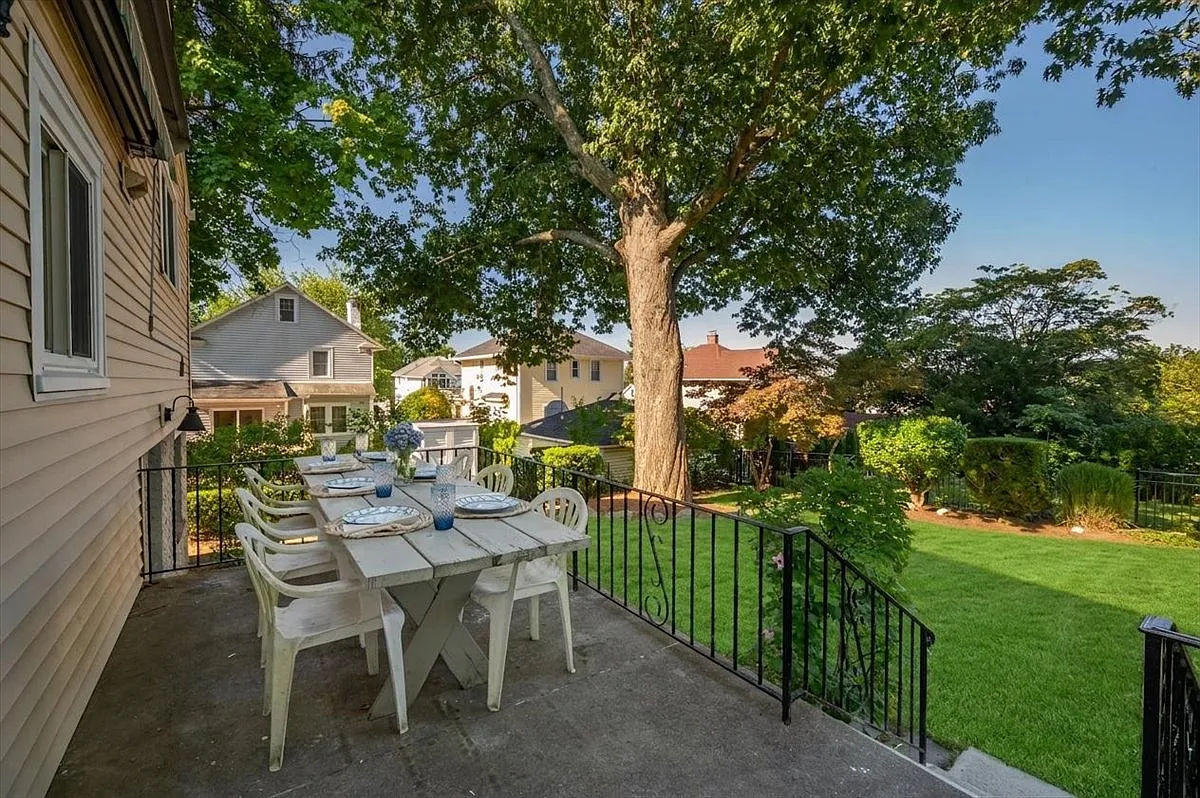 4 bed, 2200 sqft, $7,200 — Photo 4