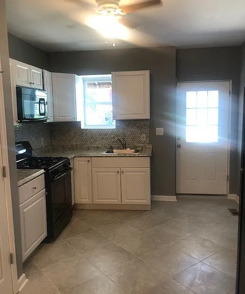 1326 James St — Photo 1