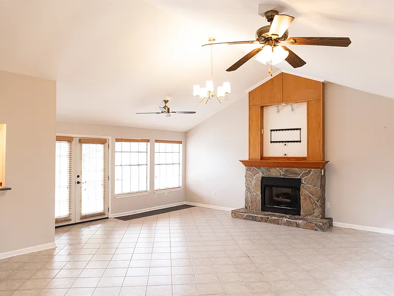 3228 Veronica Dr — Photo 8