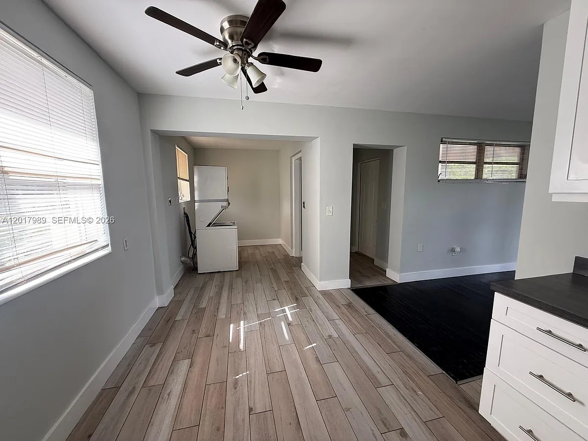 Building Photo - 4393 Davis Rd #1