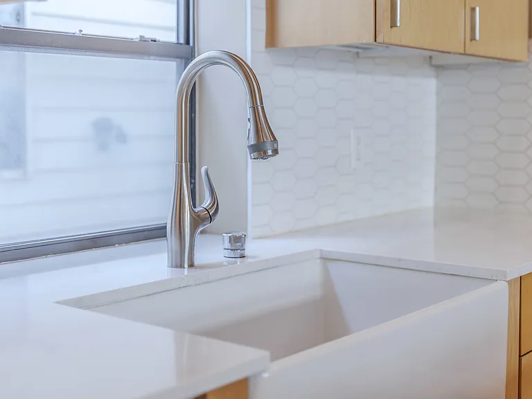 Farmhouse sink