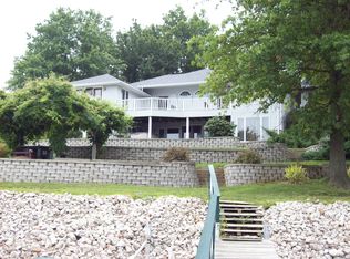 2727 Eastwood Dr, Taylorville, IL 62568