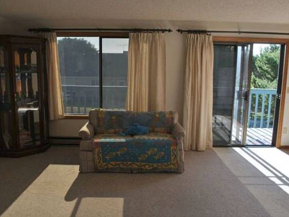 LIVING RM