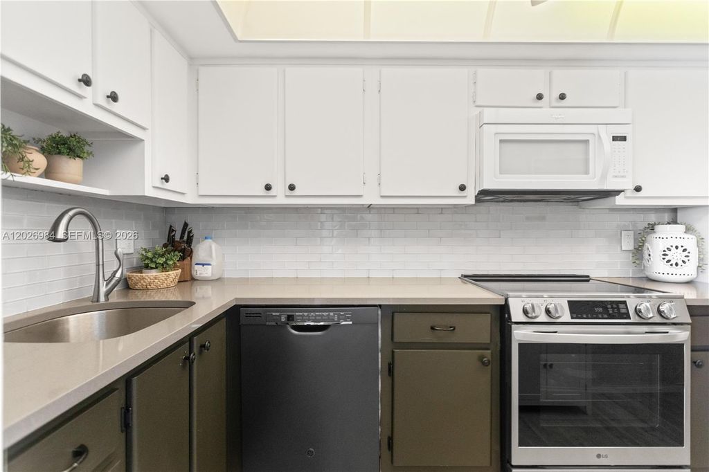 743 N Riverside Dr APT 4B, photo 7