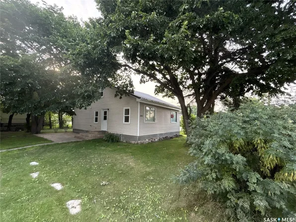 501 4th Street W, Meadow Lake, SK S9X 1B9