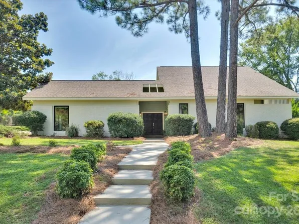 8301 Raintree Ln, Charlotte, NC 28277