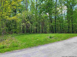 9 Montague Ln, Saugerties, NY 12477