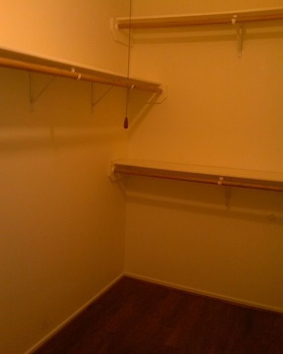 2 walkin closets in master
