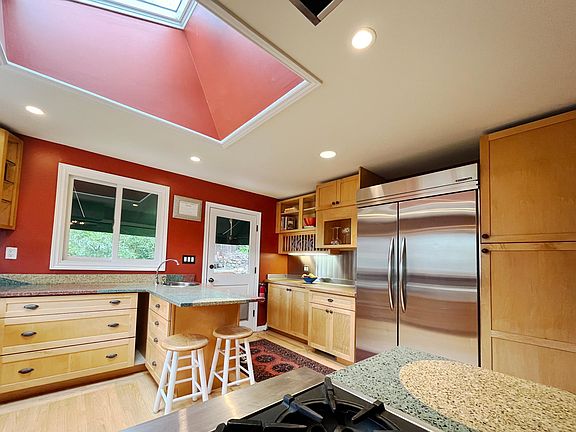 Lots of drawers and cupboards!