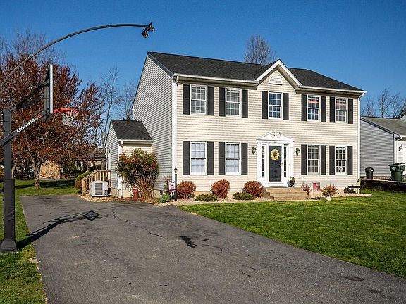 3rd image of 57 Arrowhead Ln