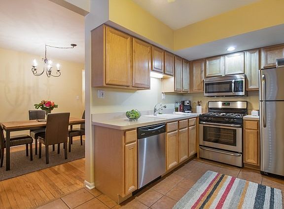 5th image of 2309 W Ainslie St #2