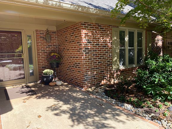 2nd image of 8921 Wesley Pl