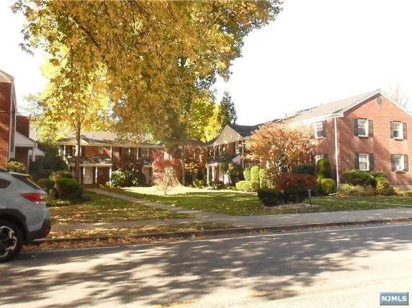 190 Knickerbocker Rd APT 8, Englewood, NJ 07631