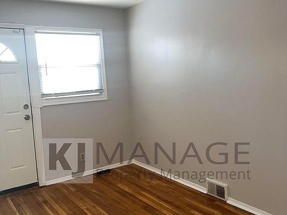 5th image of 1989 Ackley Ave #297