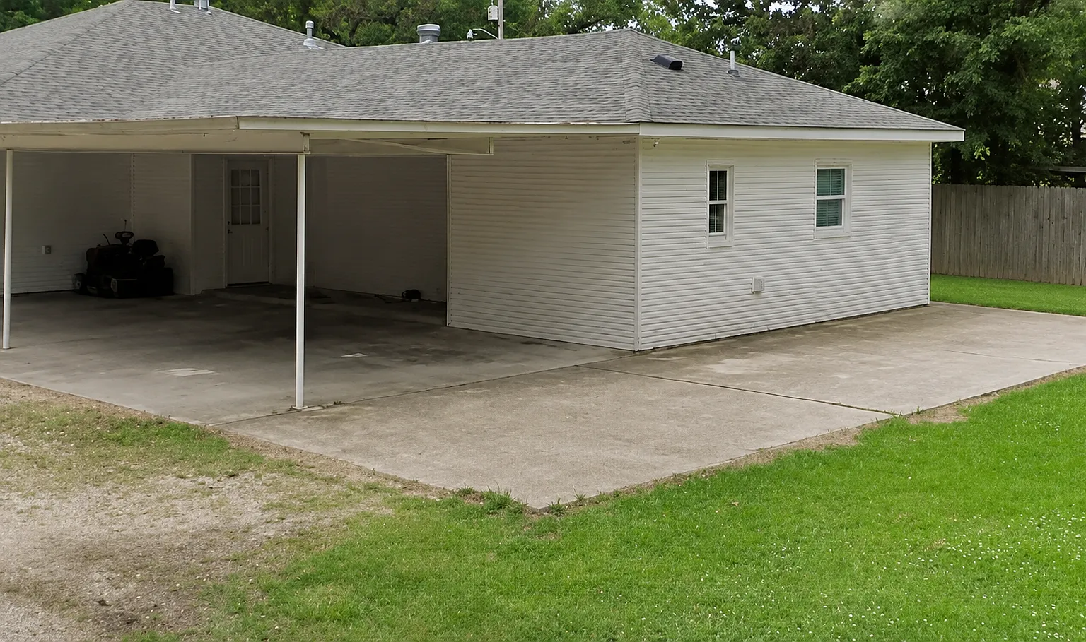 303 Pinoak St — Photo 2