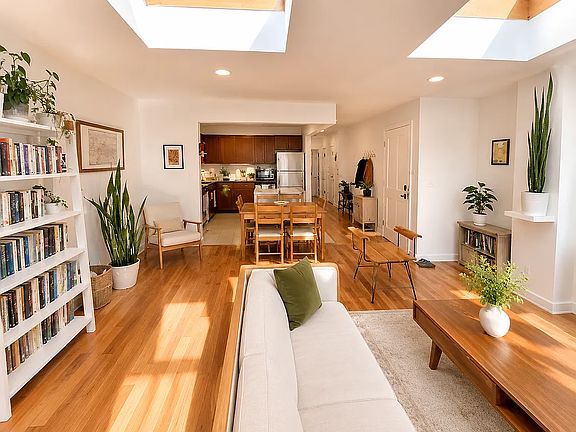 2nd image of 341 Palmetto St #4