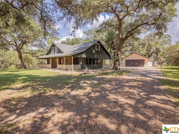 1107 Live Oak Dr, Inez, TX 77968