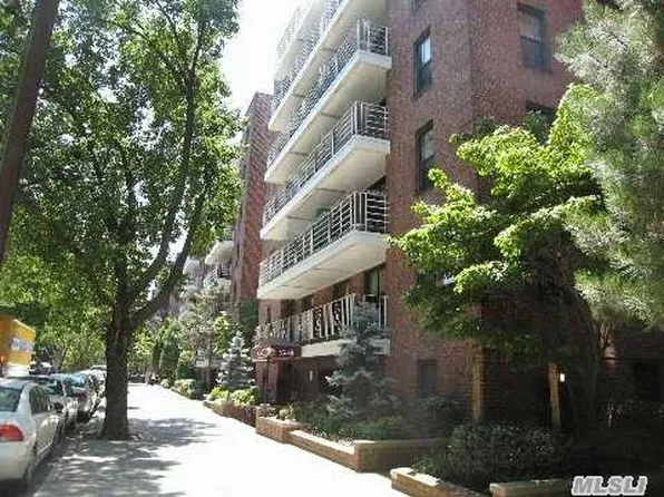 8340 Austin St, Kew Gardens, NY 11415
