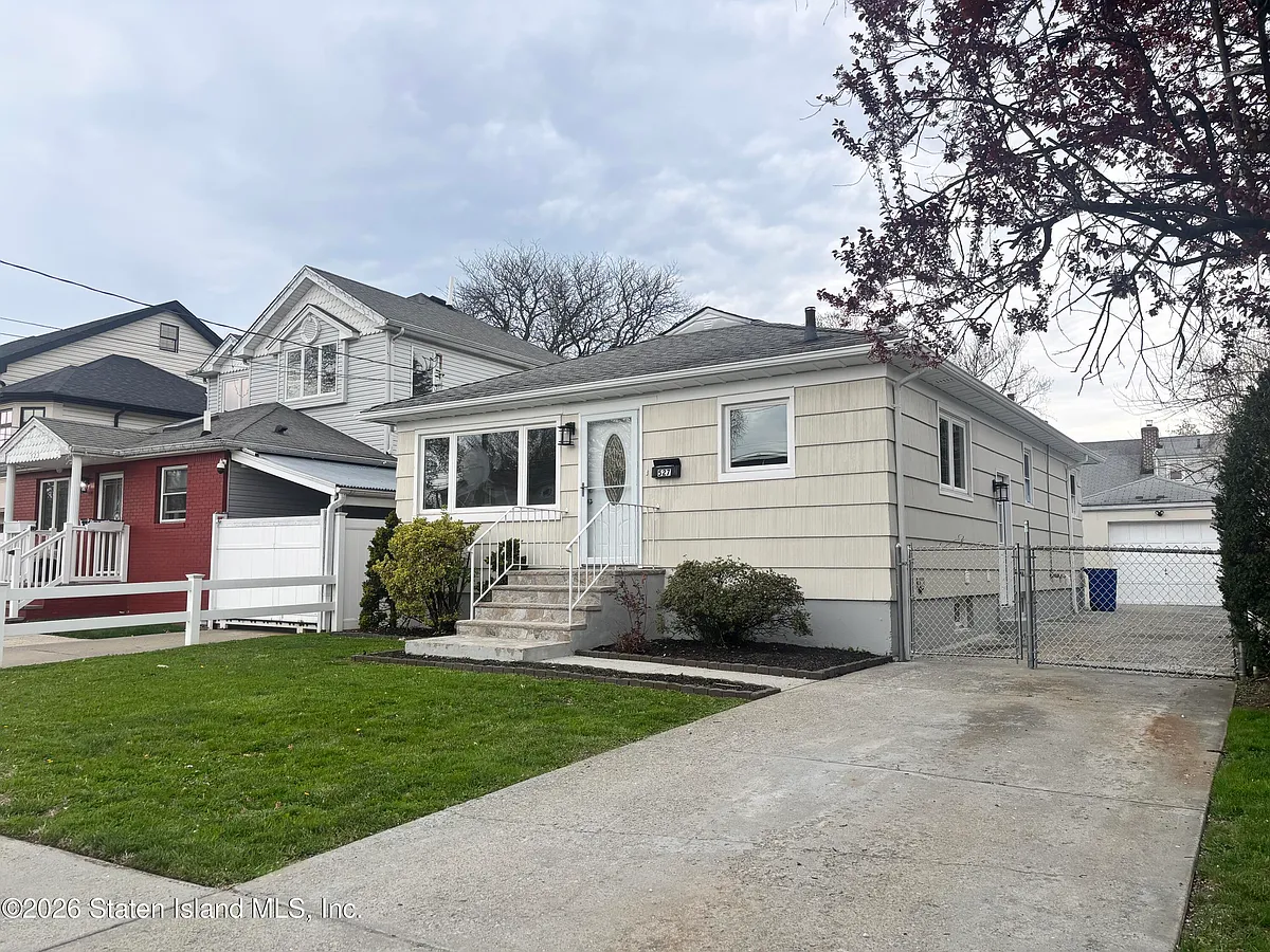 Building Photo - 527 Willowbrook Rd