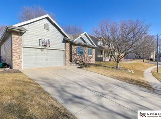 14712 Erskine St, Omaha, NE 68116