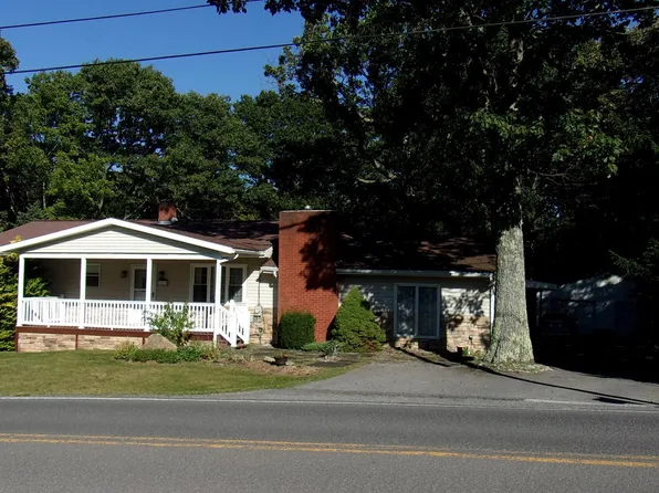 11612 Kemp Dr NW, Frostburg, MD 21532