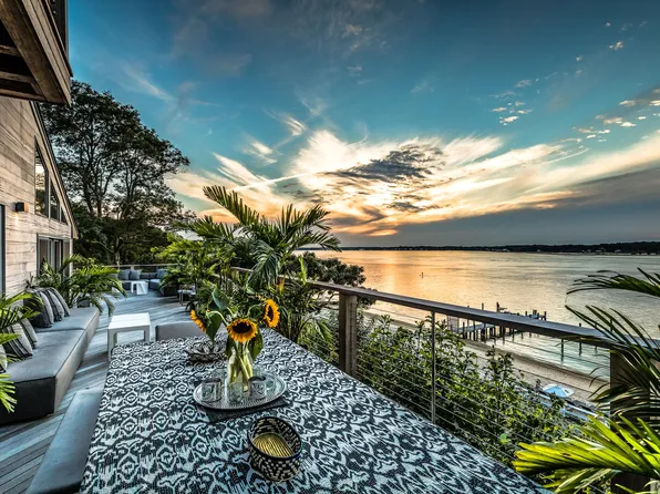 https://photos.zillowstatic.com/fp/f1a8e9eb6405a1ecf47b3cb880e05736-p_e.webp