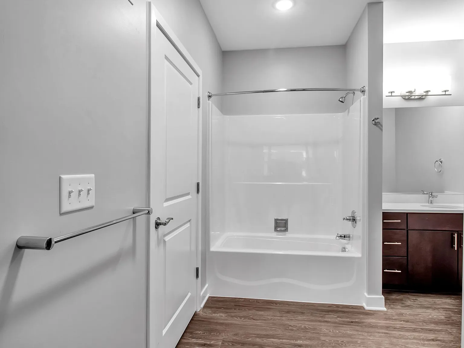 Creekview Luxury Apartments — Photo 4