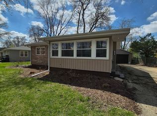 205 Meadowbrook Dr, Bloomington, IL