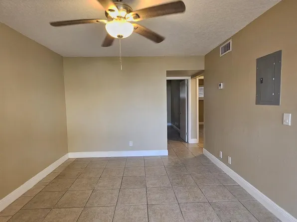 1200 Blue Heron Blvd W APT 5, Riviera Beach, FL 33404