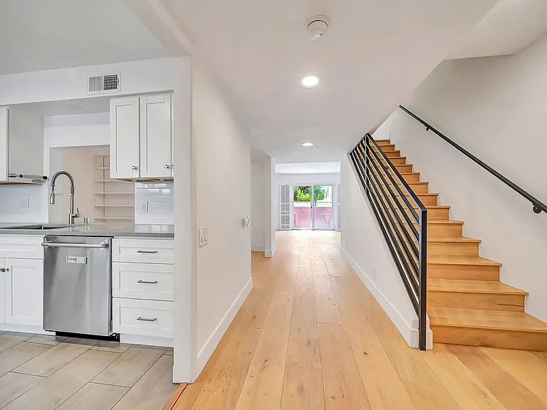 4424 Coldwater Canyon Ave #3 — Photo 6