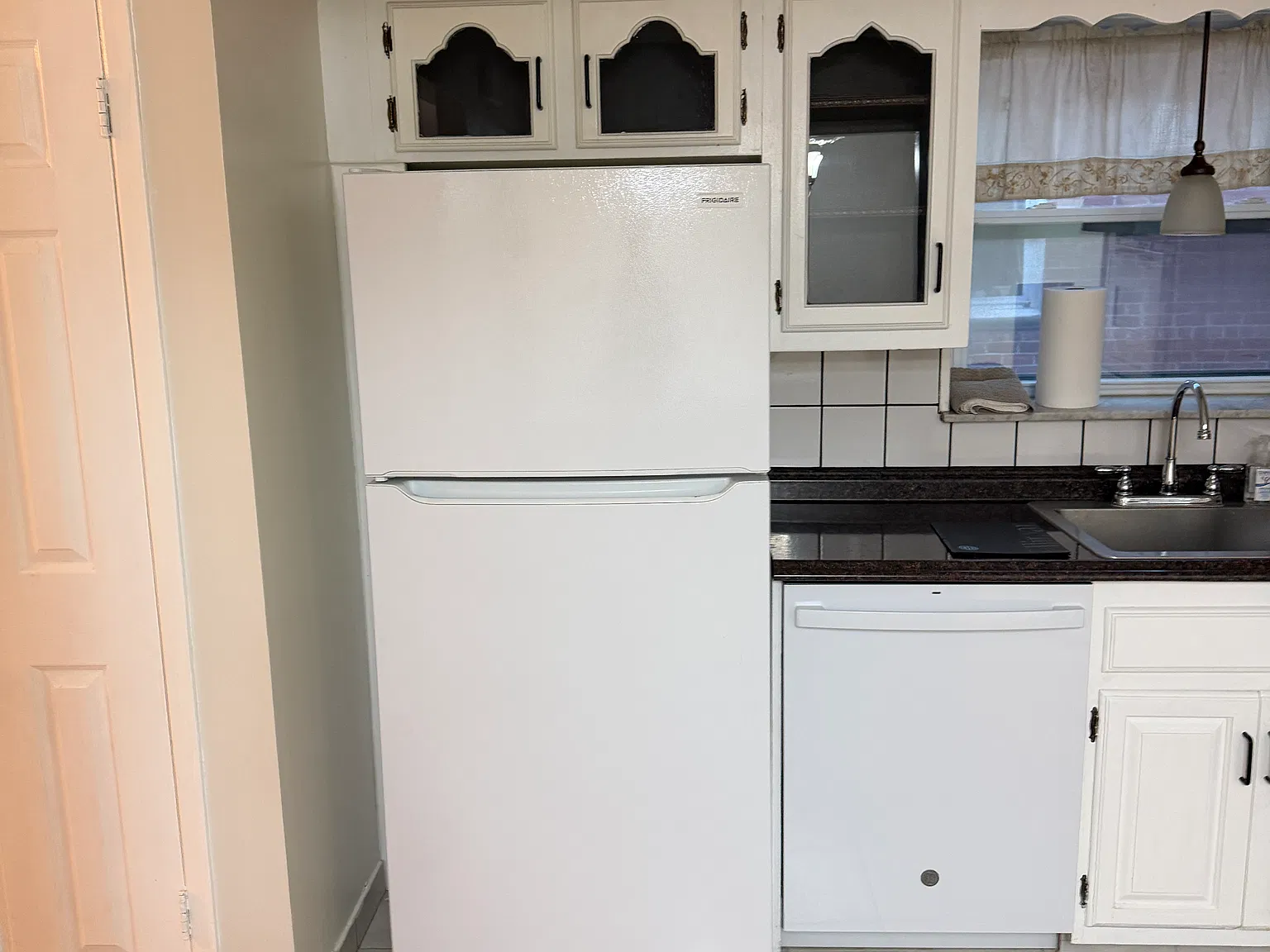3 bed, 1.5 bath, $3,000 — Photo 3