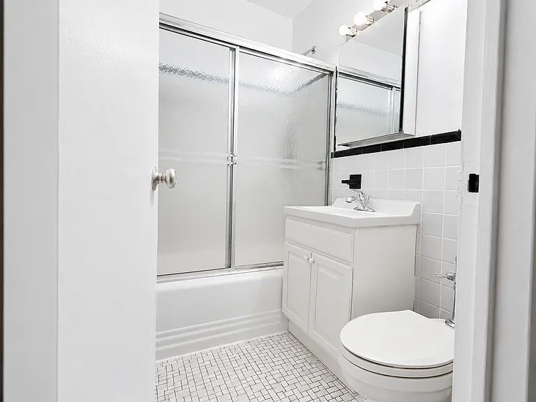 2601 Henry Hudson Pkwy W #4E — Photo 11