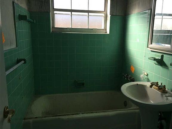 5th image of 1374 NE 178th St