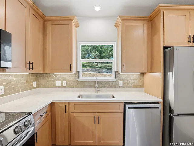 609 Elm St — Photo 13