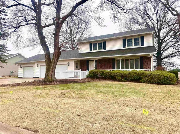 822 7th St SE, Oelwein, IA 50662