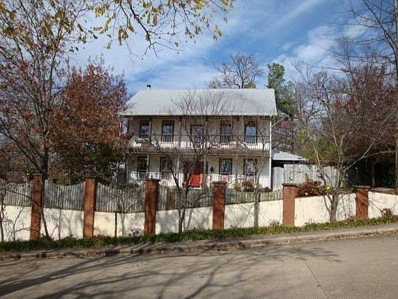 1st image of 538 W Cleburn St