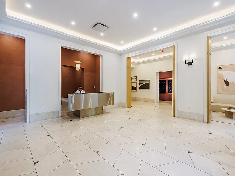 600 Columbus Ave #12H — Photo 9