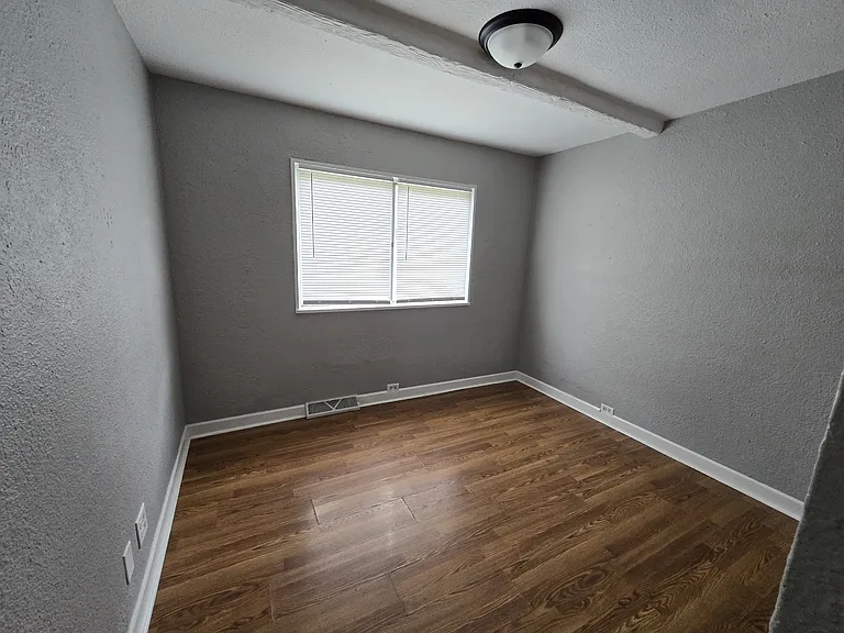 1010 Kinyon St — Photo 11