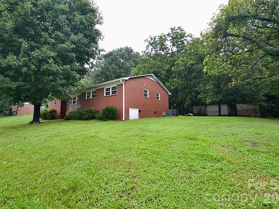 3rd image of 2055 Goodson Rd