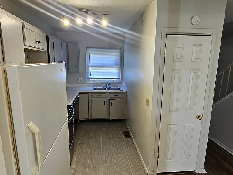 1333 Brooke Park Dr #4 — Photo 7