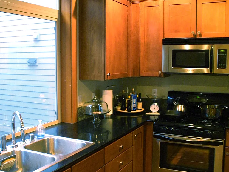 4314B 8th Ave NE #B — Photo 2