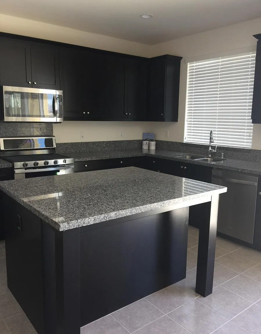 4 bed, 2542 sqft, $4,980 — Photo 3