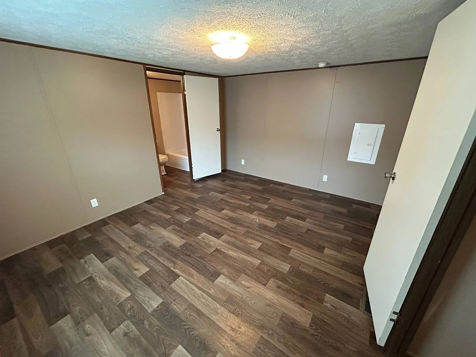 3 bed, 2.0 bath, $975 — Photo 4