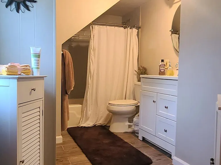2nd floor bathroom