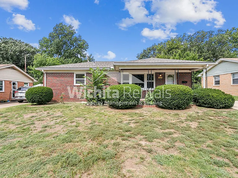 525 S Derby Ave — Photo 1