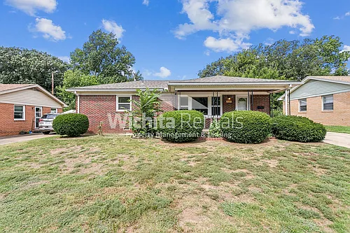 525 S Derby Ave Photo 1
