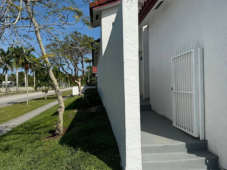 20705 SW 81st Ct — Photo 1
