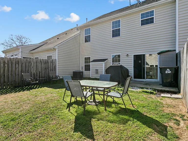 126 Brock St — Photo 34