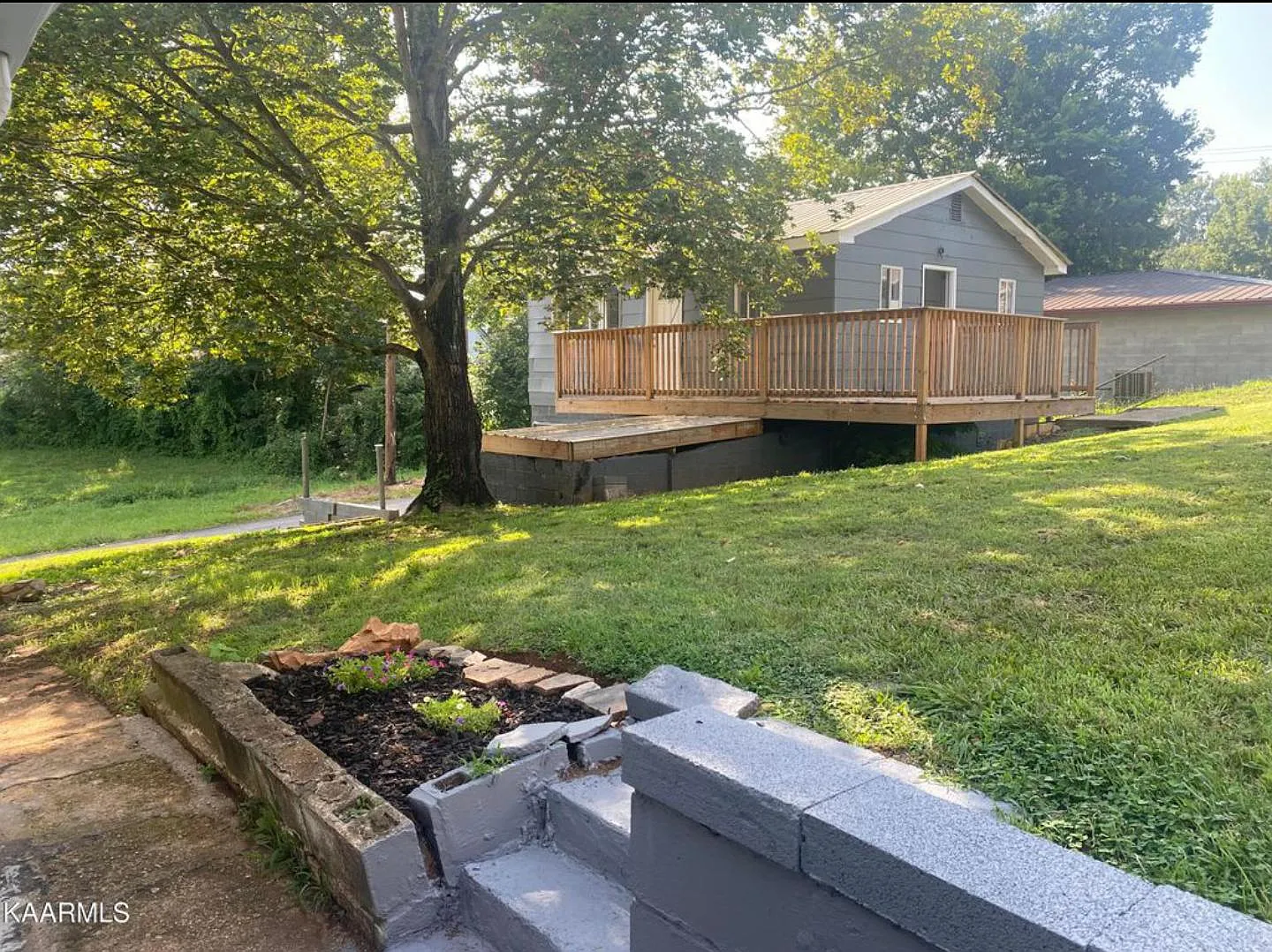 206 Ferry St — Photo 1